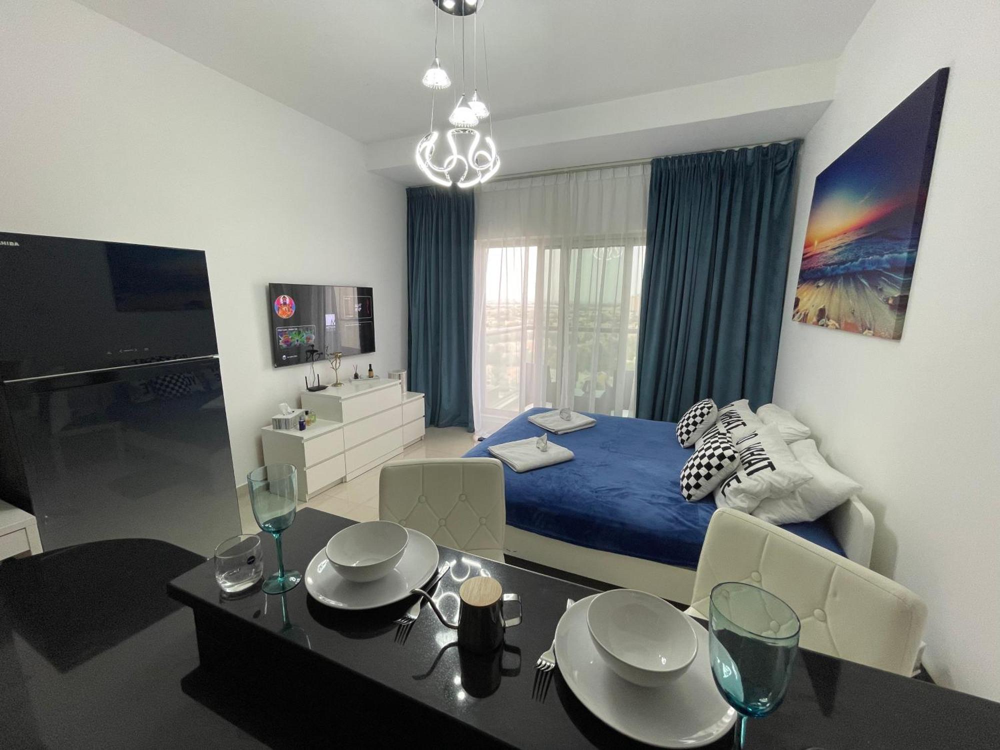 Great View, Dubai Sportcity, Parking Included, Nice Apartments Номер фото