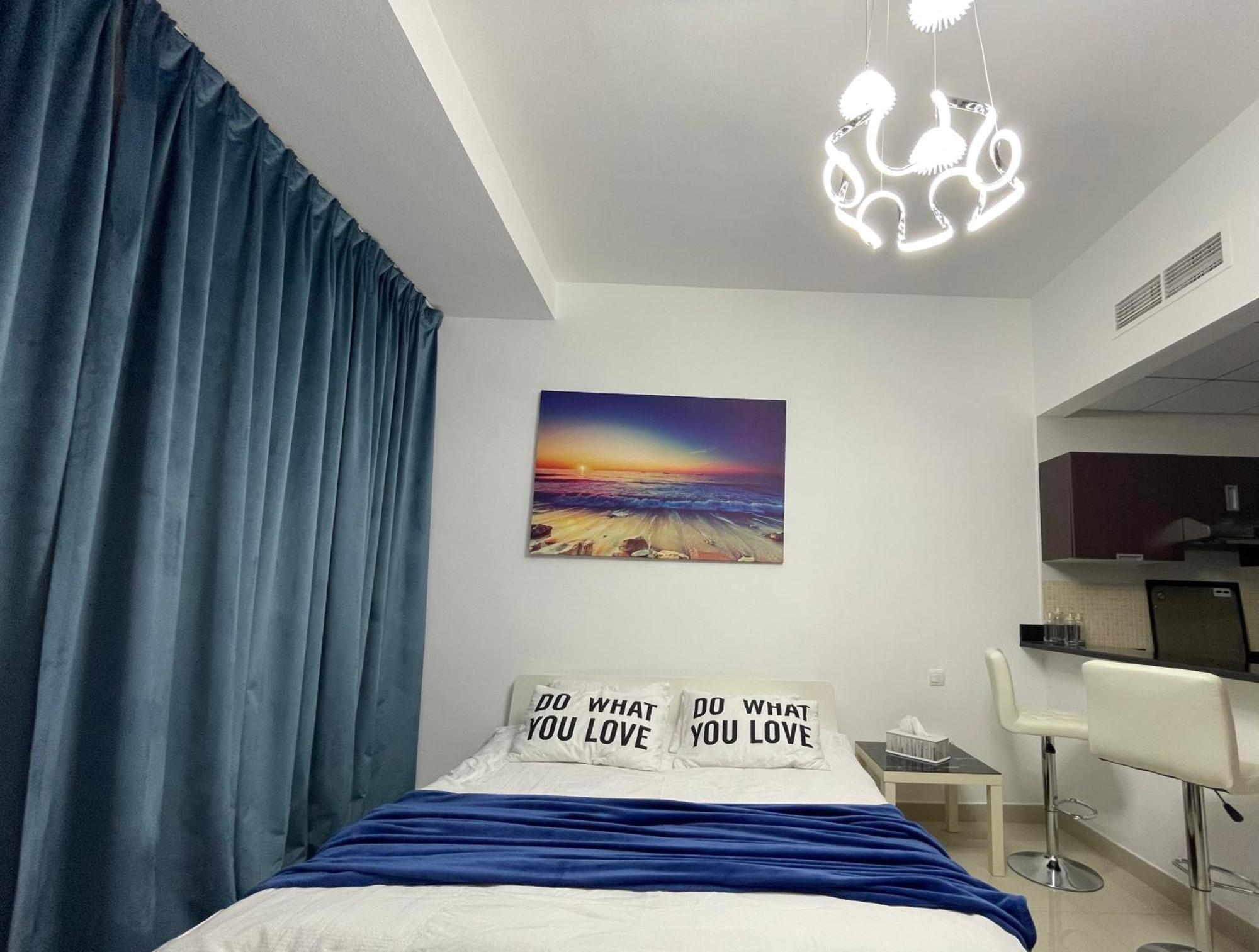 Great View, Dubai Sportcity, Parking Included, Nice Apartments Номер фото
