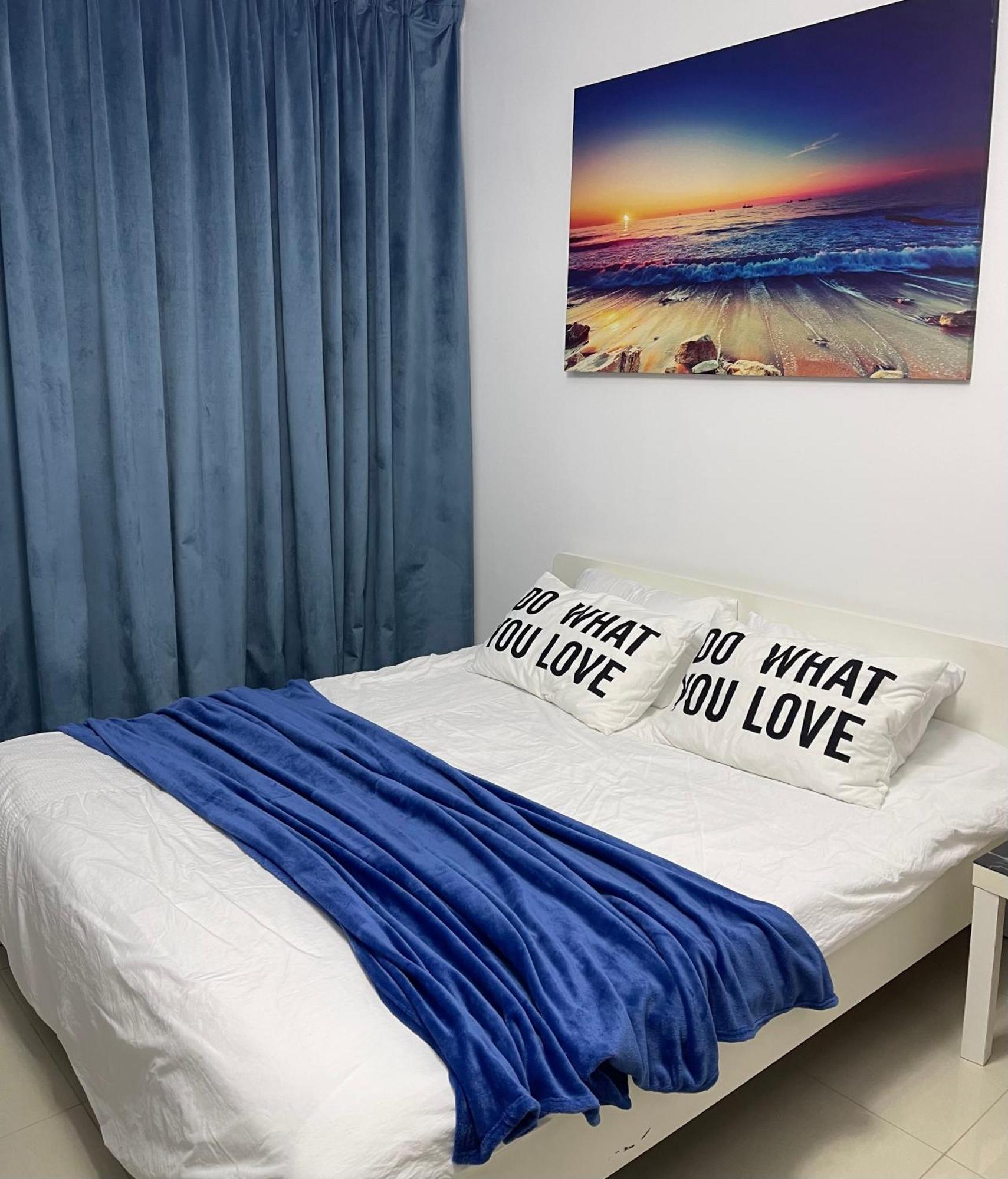Great View, Dubai Sportcity, Parking Included, Nice Apartments Номер фото